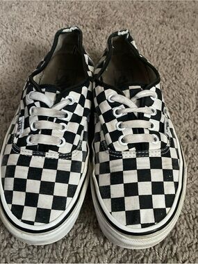 Vans off the wall Checkerboard Lace-Up Sneakers - Black & White size 7W/5.5M